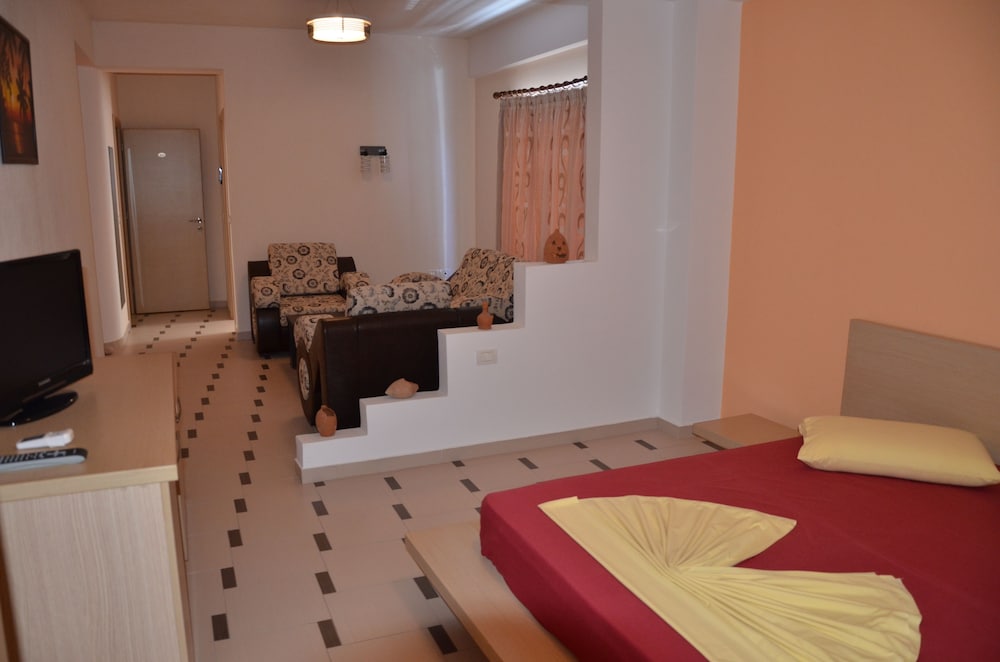 Arel Hotel 7/18