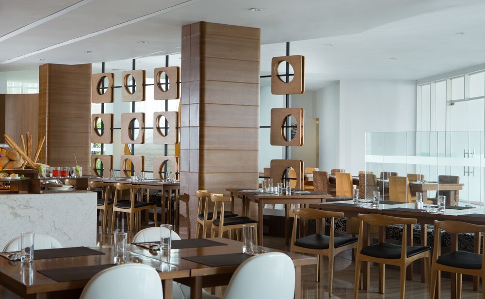 Hariston Hotel And Suites 34/53