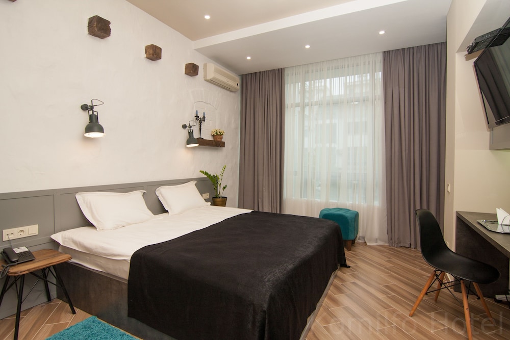 LUXURY, KING BED, BALCONY
