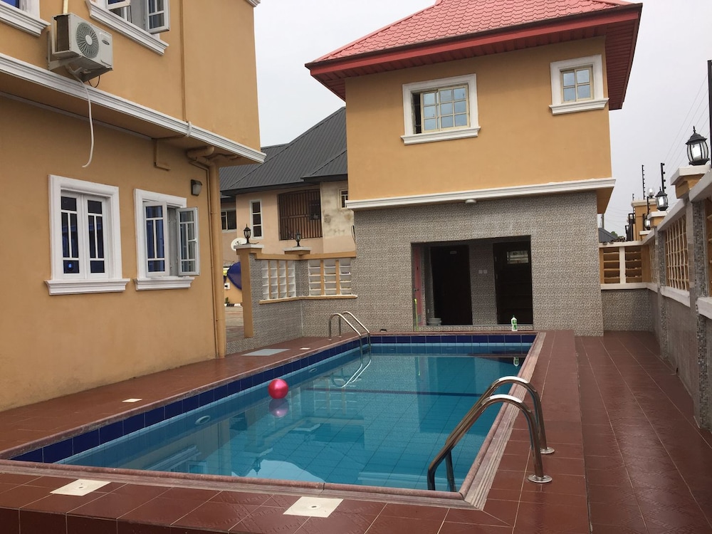 Buggatti Hotel And Suites 3/18