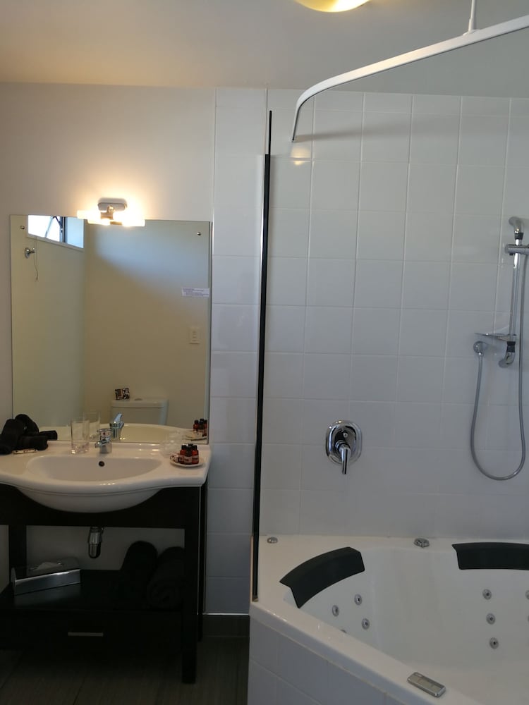 Bellano Motel Suites 15/33