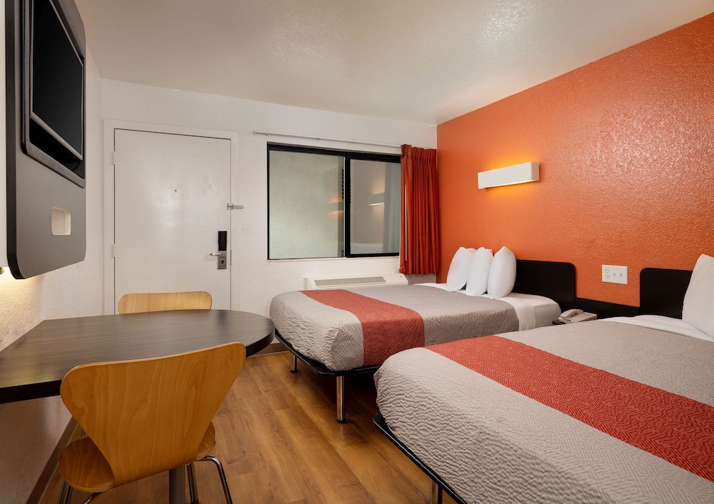Motel6 Camarillo, CA 23/71