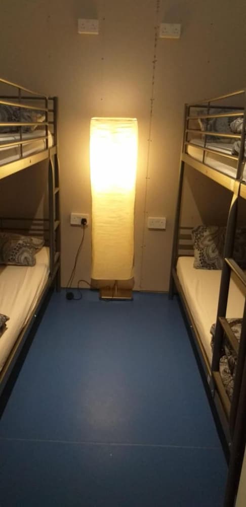 The Queens Hostel 16/21