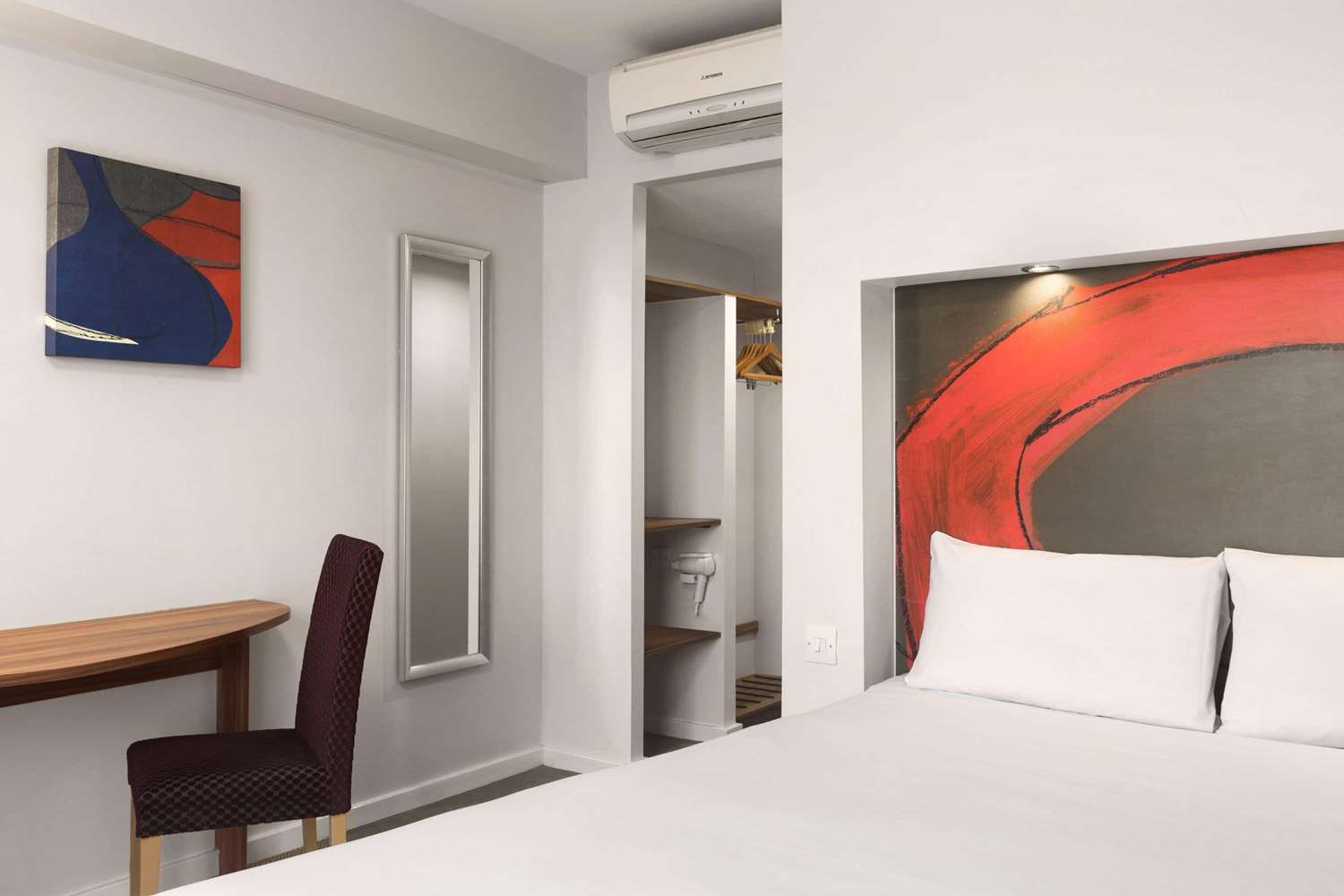 Ramada by Wyndham London Stansted Airport 13/35