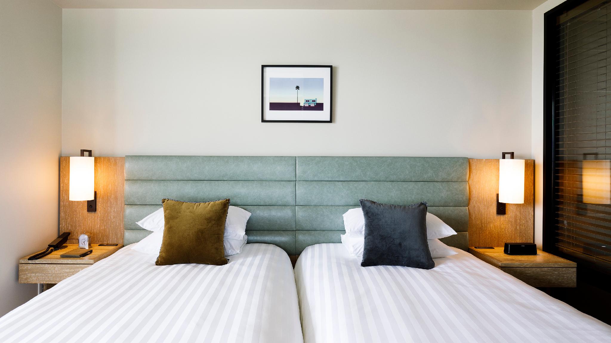 Superior, Twin Beds, Night View