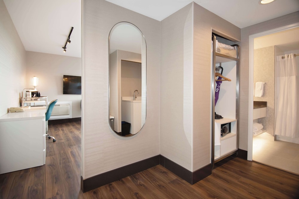 Coast, Premium, King Bed، Coast Victoria Hotel Marina By Apa 8/9