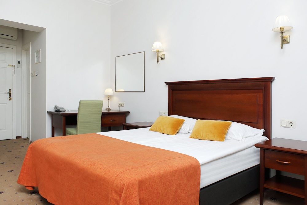 Radi Un Draugi Hotel 12/65