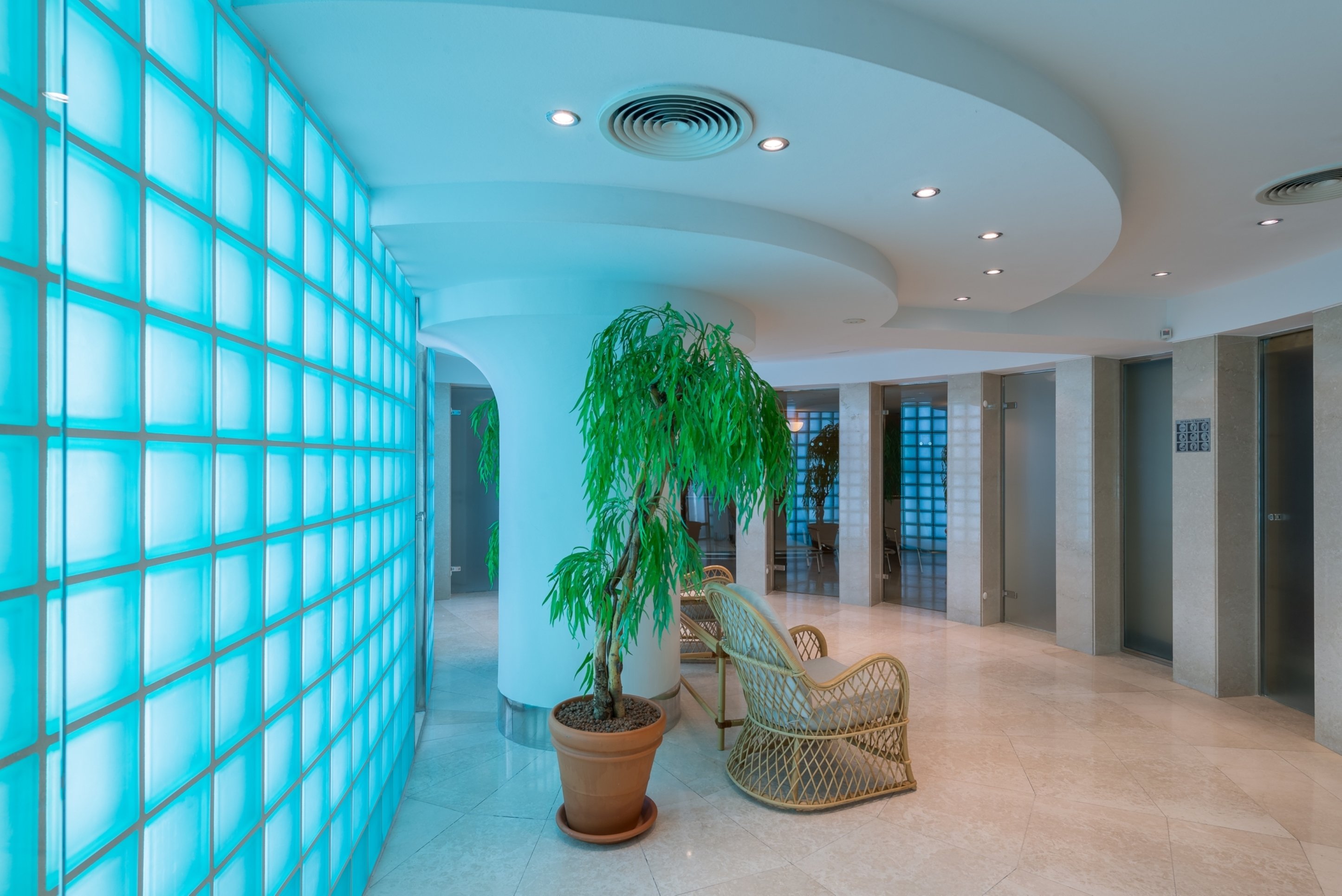KK Hotel Opera 7/58