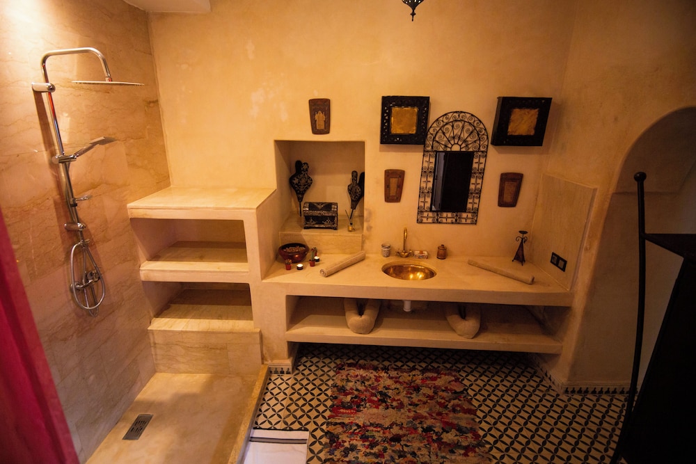 Riad Ta'achchaqa 28/50