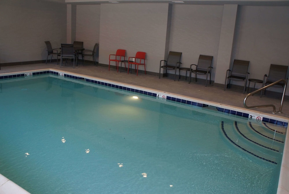 La Quinta Inn & Suites by Wyndham Bloomington 3/64