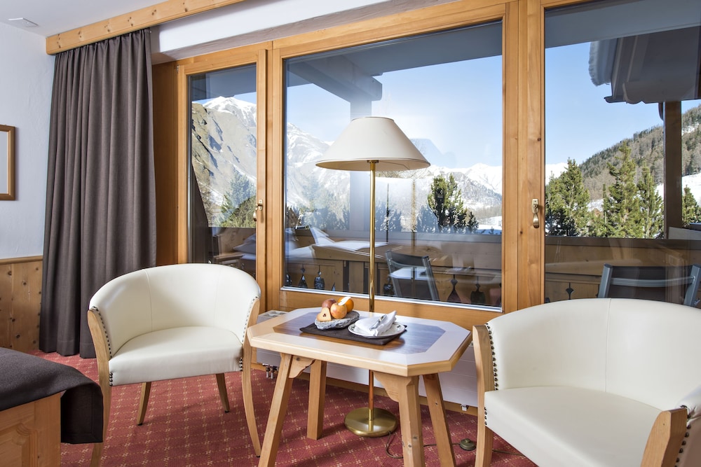 Chasa Montana Hotel and Spa 51/57