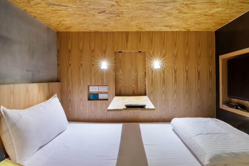 J.T World Funtrip B&B 26/44