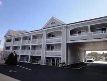 Hyannis Travel Inn 2/45