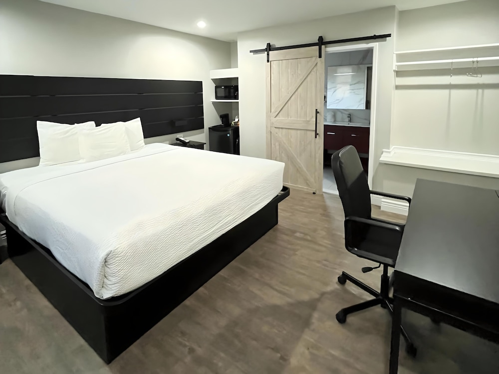 Inn By the Bay Monterey 15/56