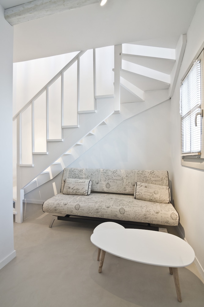 Lindos Comfy Suites 30/58