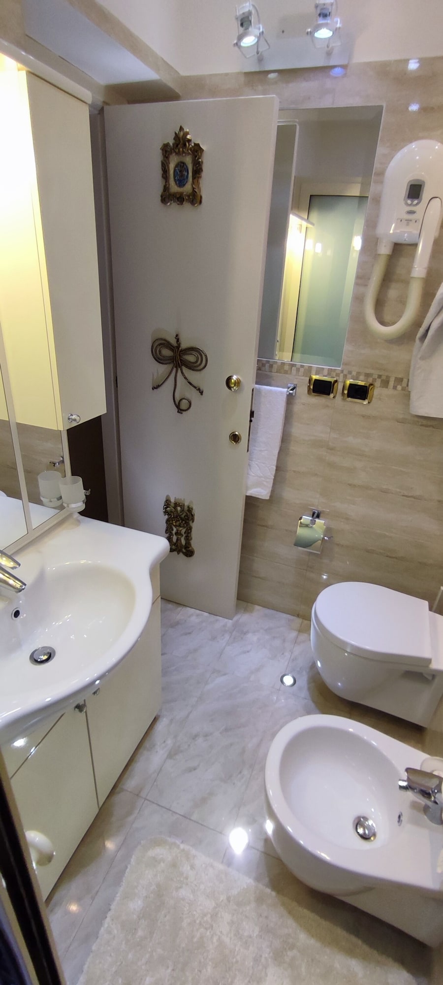Room, Queen Bed, External Bathroom