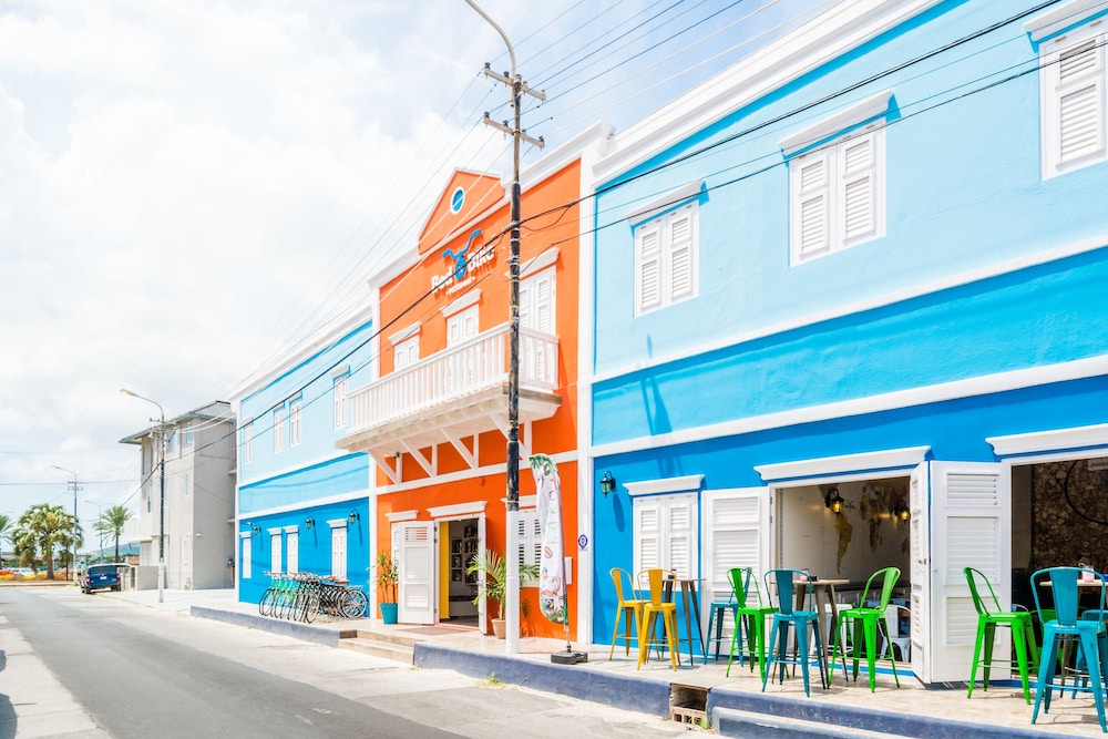 Bed & Bike Curacao Hostel 7/50
