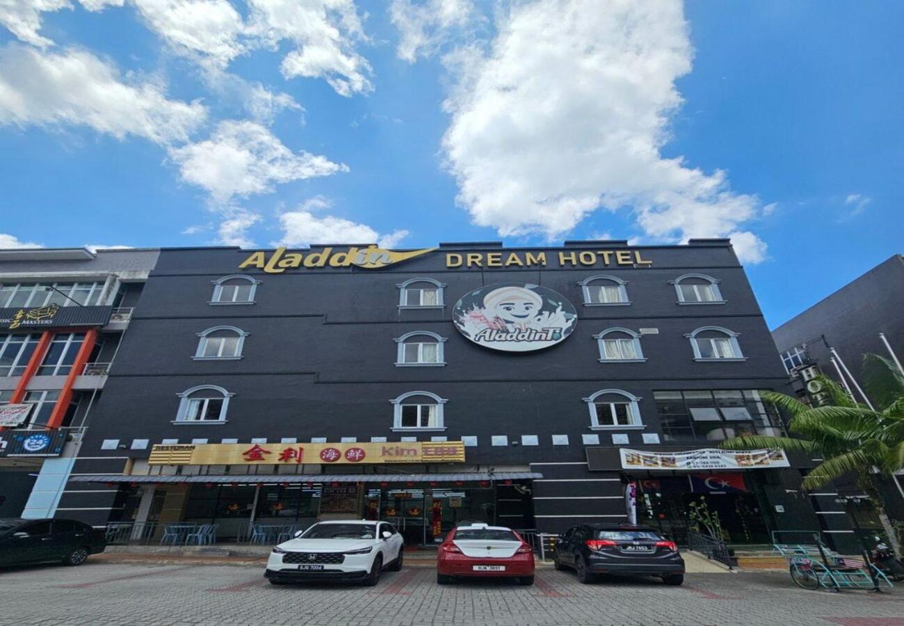 Oyo 517 Aladdin Hotel 6/99