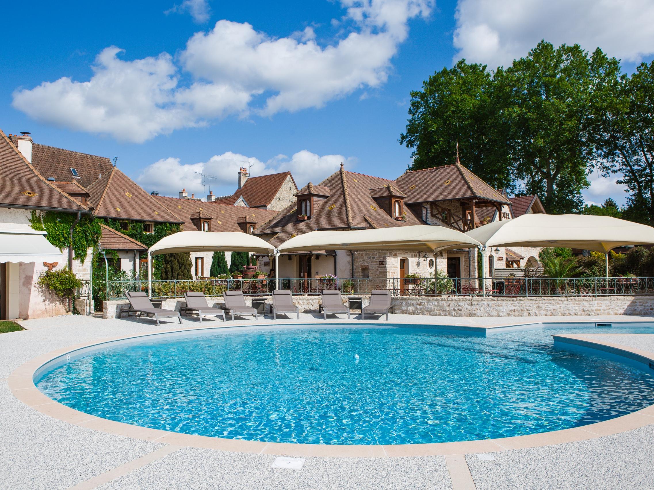 HOTEL LE CLOS DE LA VOUGE 14/16