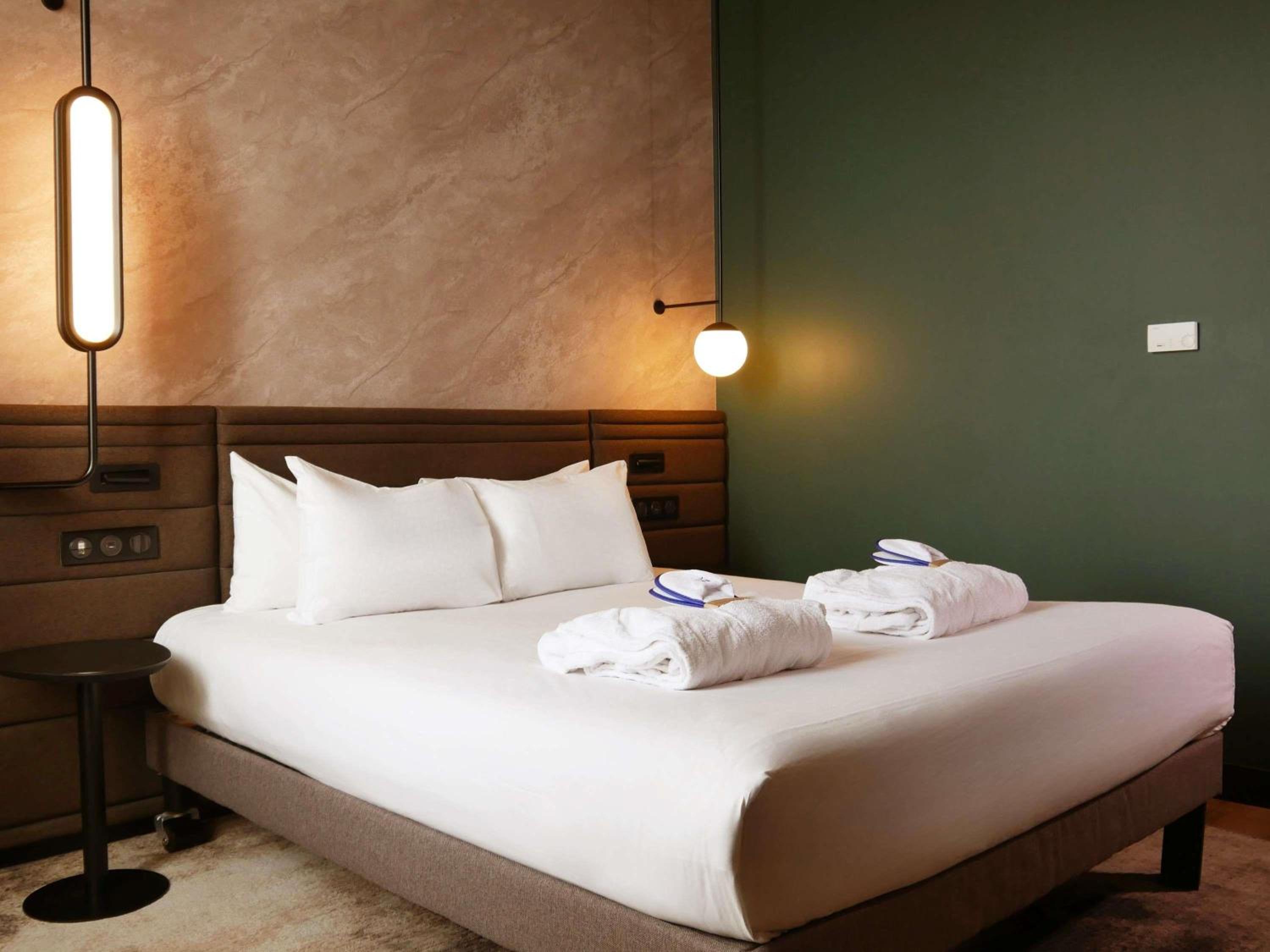 Executive, King Bed