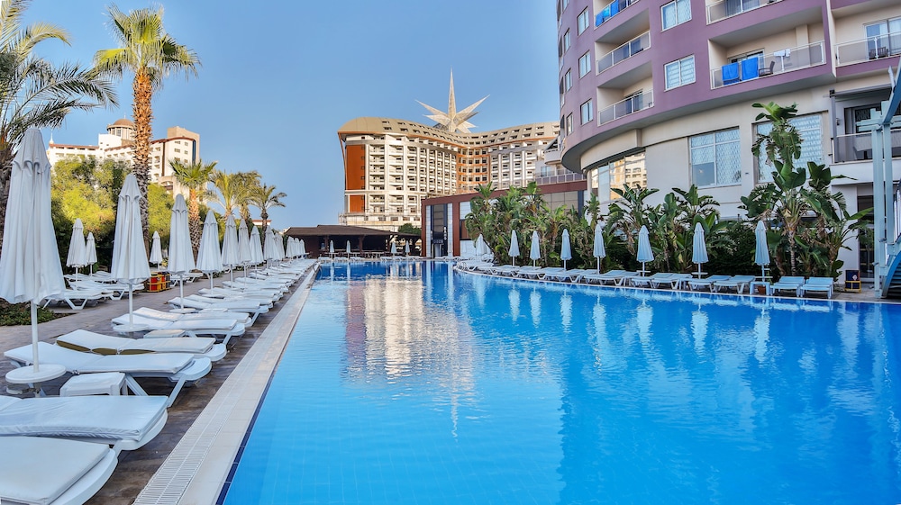 Saturn Palace Resort 40/50