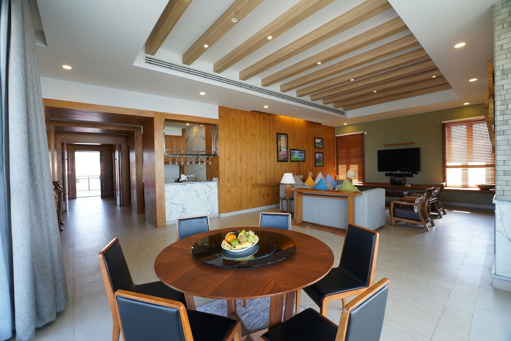 Moksha Himalaya Spa Resort 30/50