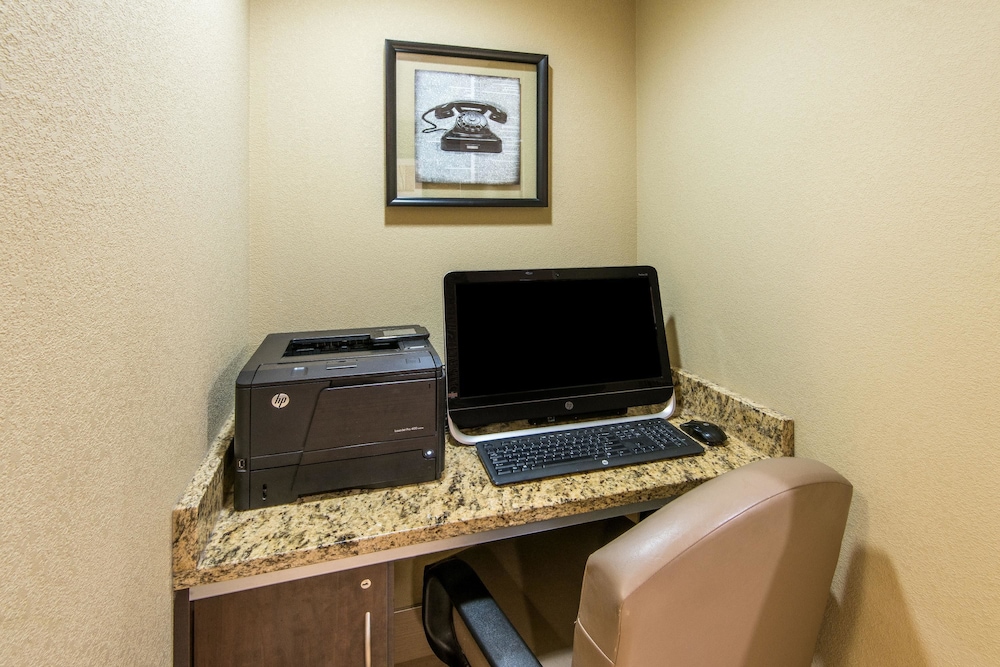 Microtel Inn And Suites By Wyndham North Canton 26/31