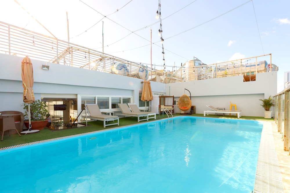 Paris Nha Trang Hotel & Apartment 66/72