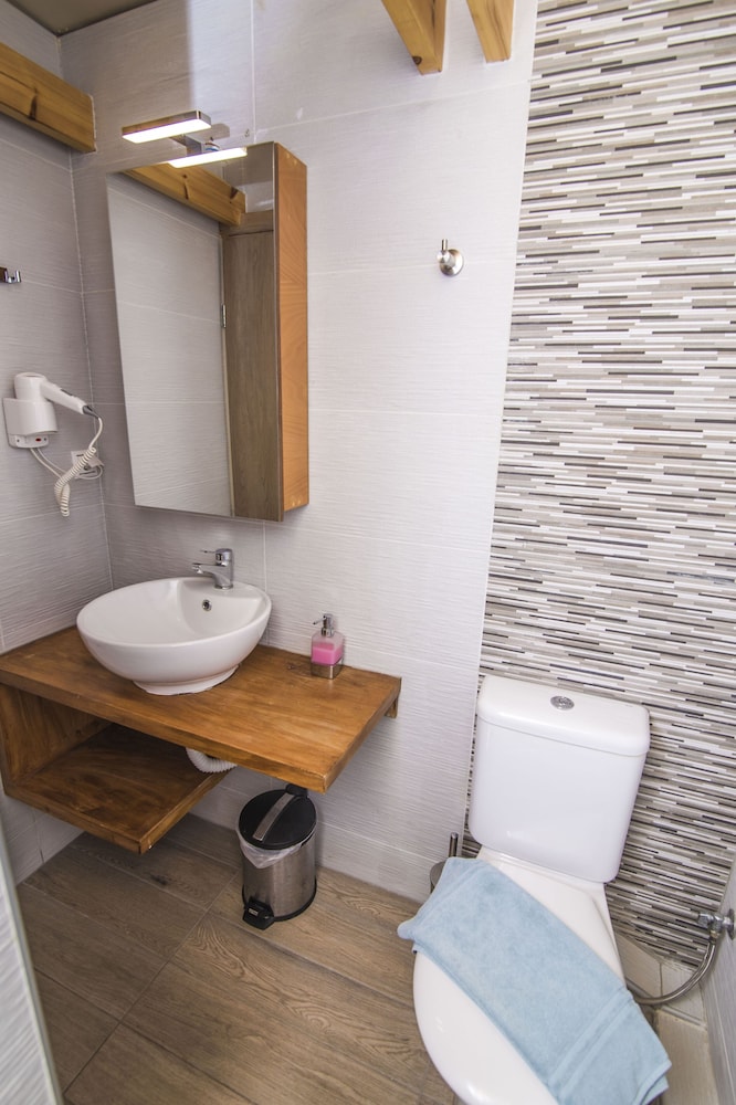 Grand Theoni Hotel Suites And Spa 70/71