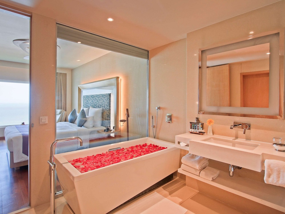 Novotel Visakhapatnam Varun Beach Hotel 31/75