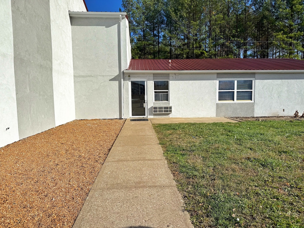 Laketree Inn And Suites Marion 31/34