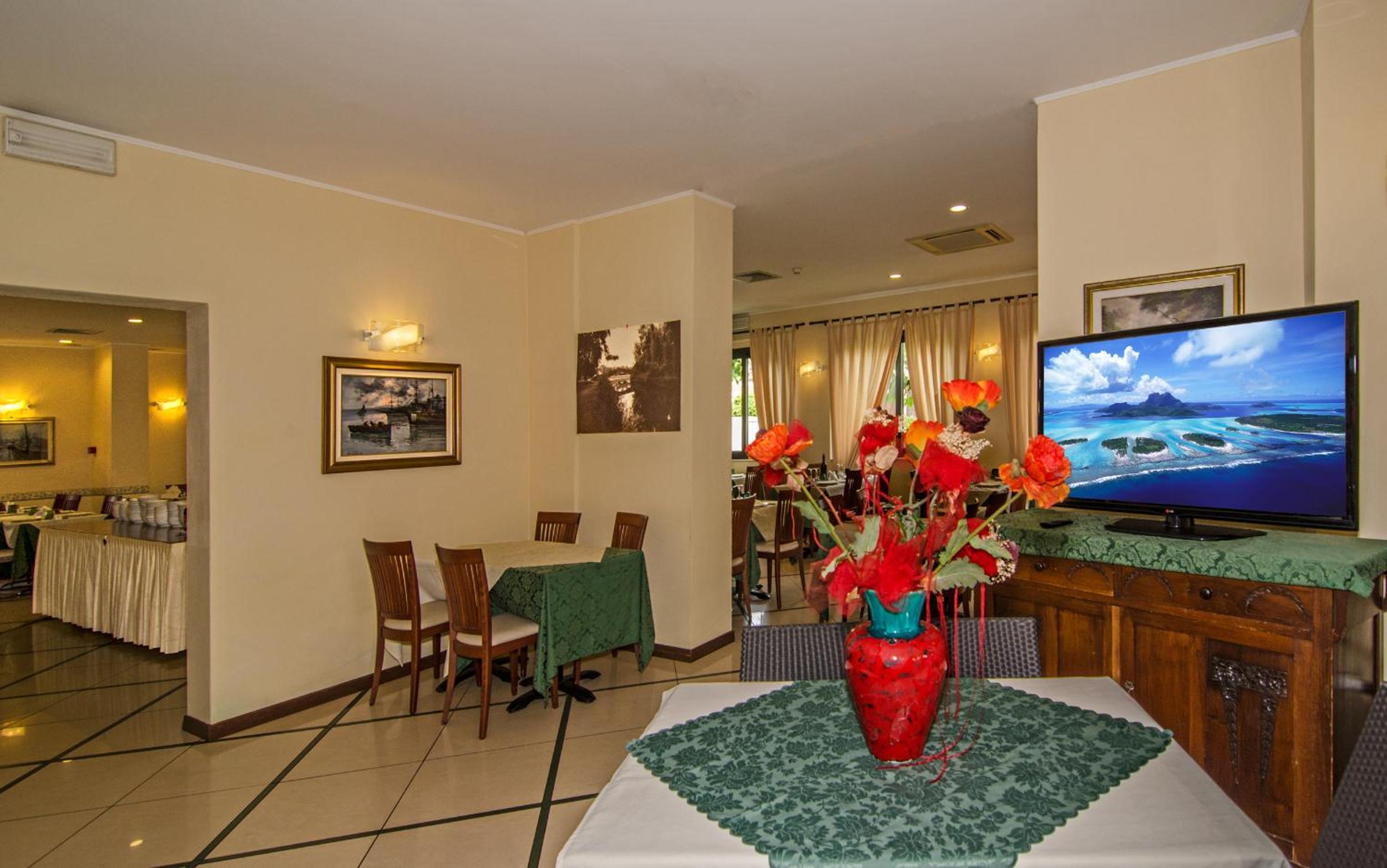 HOTEL VILLA OMBROSA 33/52