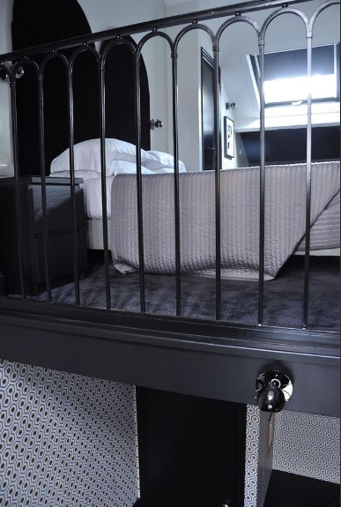 Hotel Noir 38/59