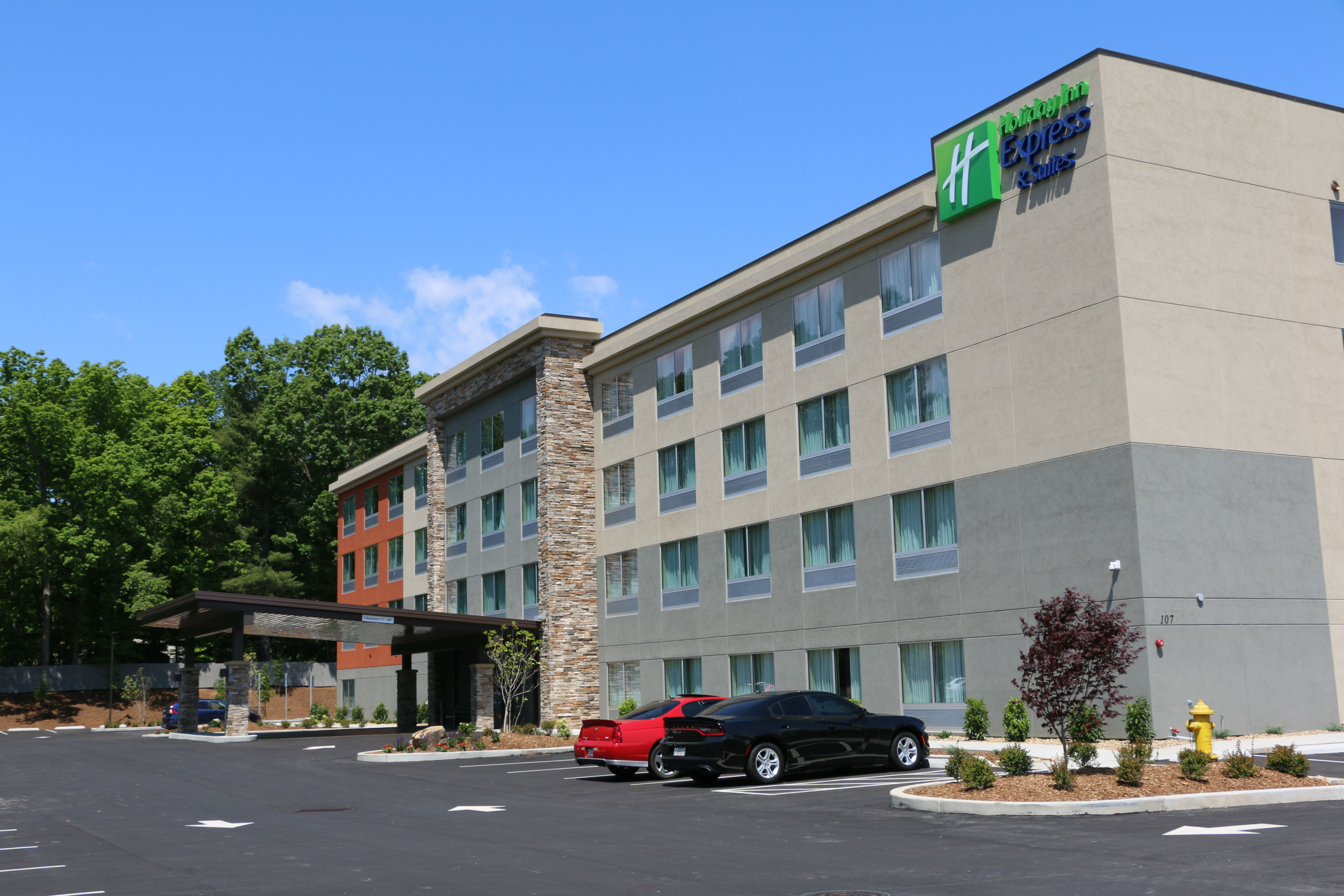 HOLIDAY INN EXPRESS & SUITES HENDERSONVILLE SE - FLAT ROCK 50/52