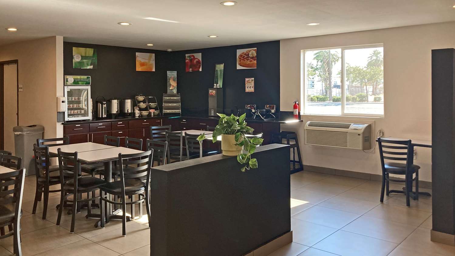 Quality Inn & Suites near Downtown Bakersfield 28/31