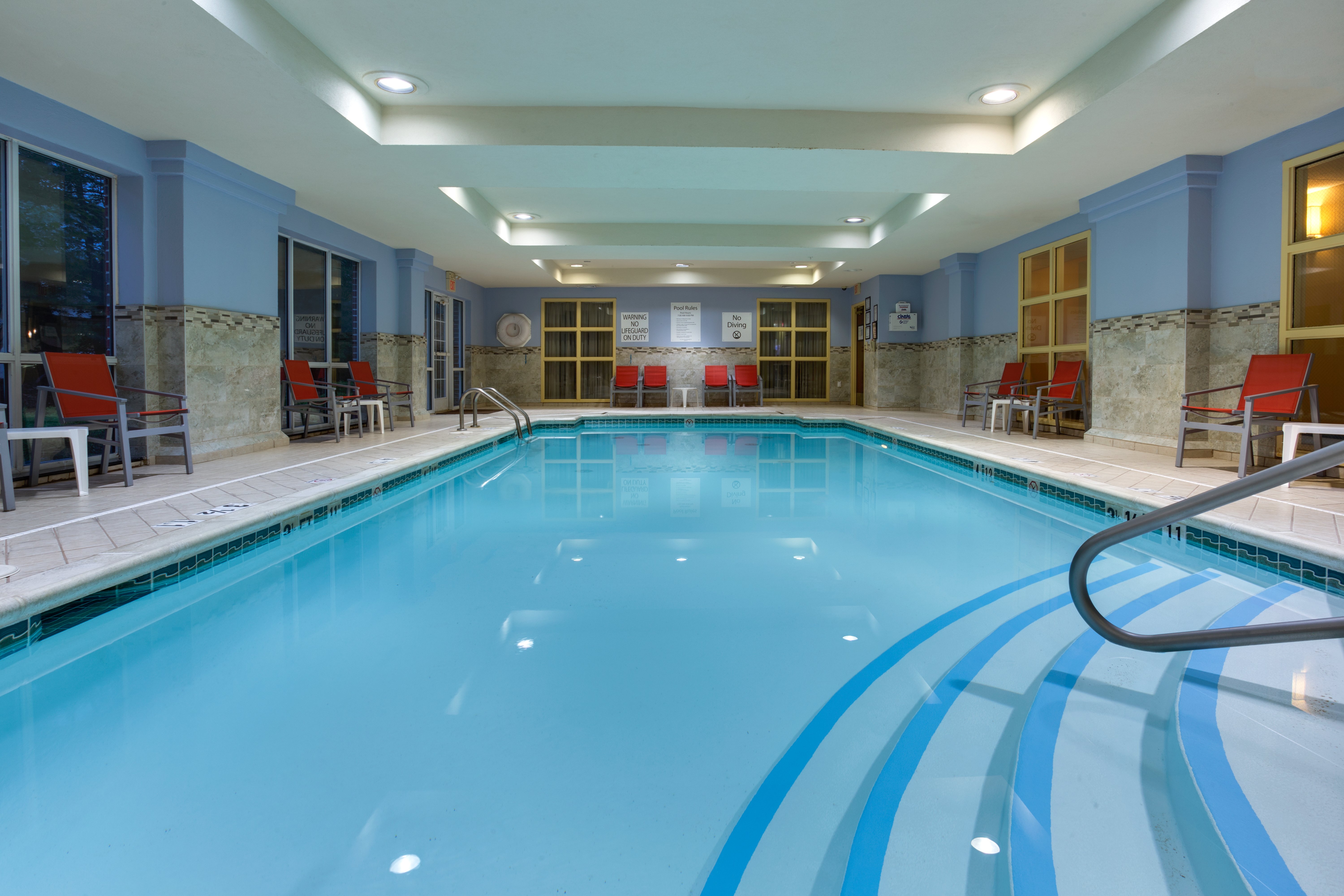 Holiday Inn Express & Suites Tower Center New Brunswick 21/39