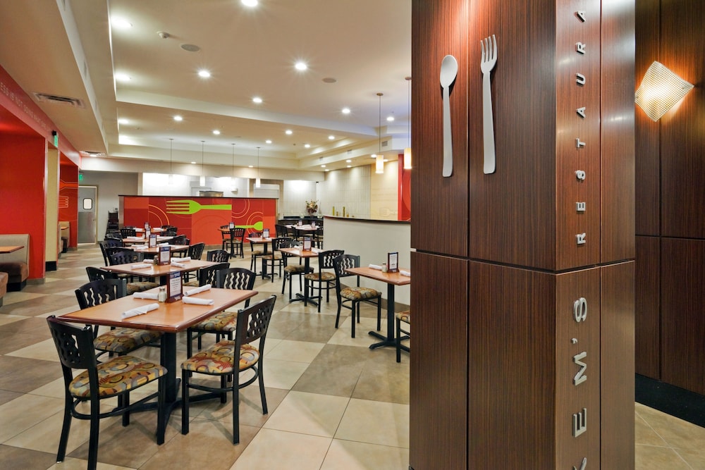 Holiday Inn Hotel And Suites Waco Northwest 43/59