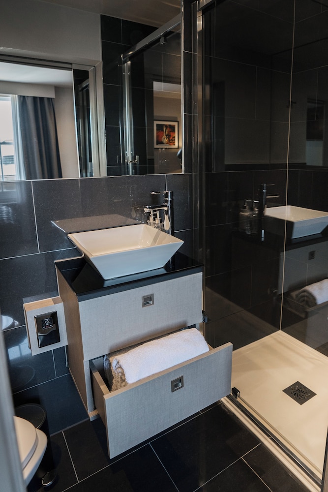 Square Townhouse 50/50