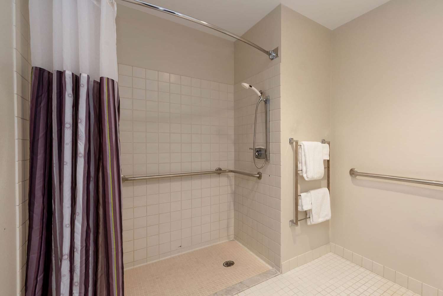 La Quinta Inn & Suites by Wyndham Cleveland Macedonia 45/47