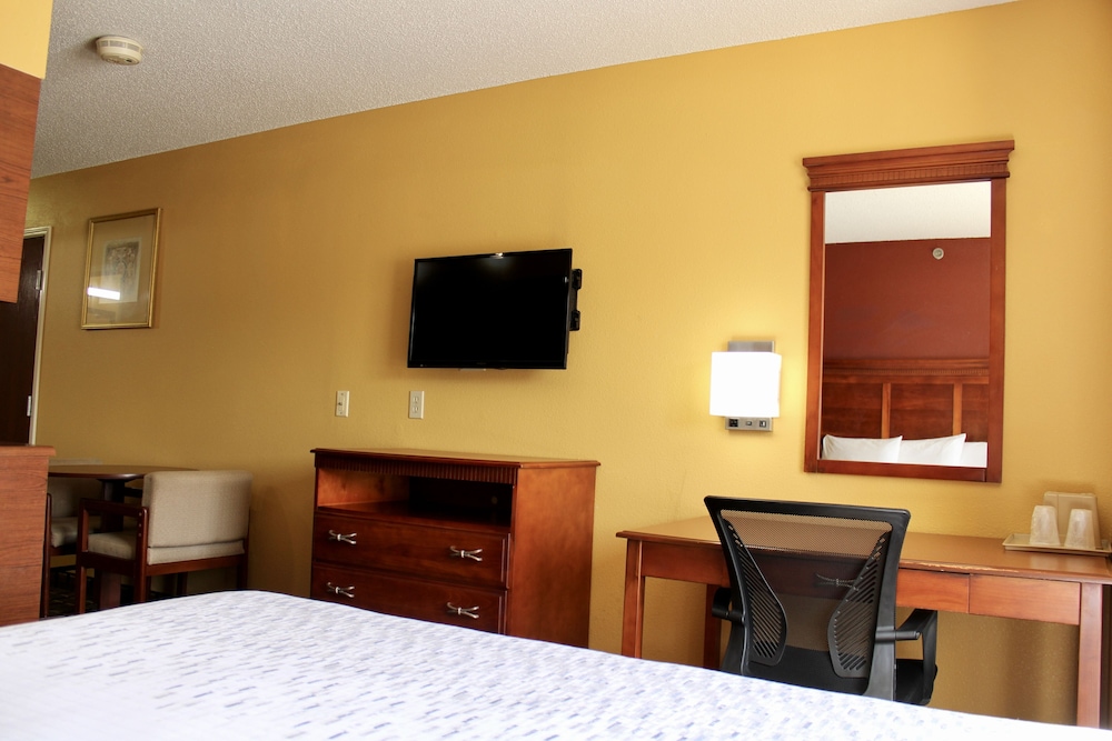 Hometown Inn Suites 40/51