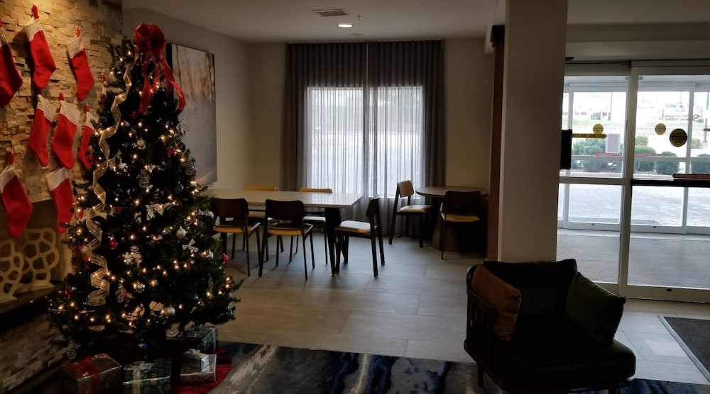 Fairfield Inn Suites By Marriott Mt Vernon Rend Lake 33/39