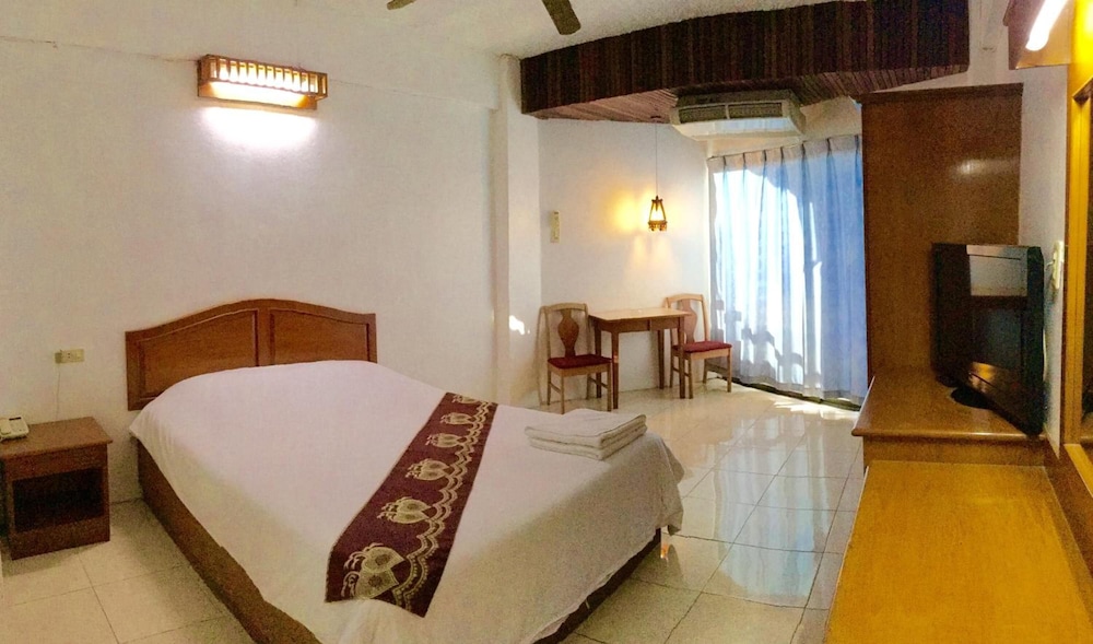DELUXE, DOUBLE BED