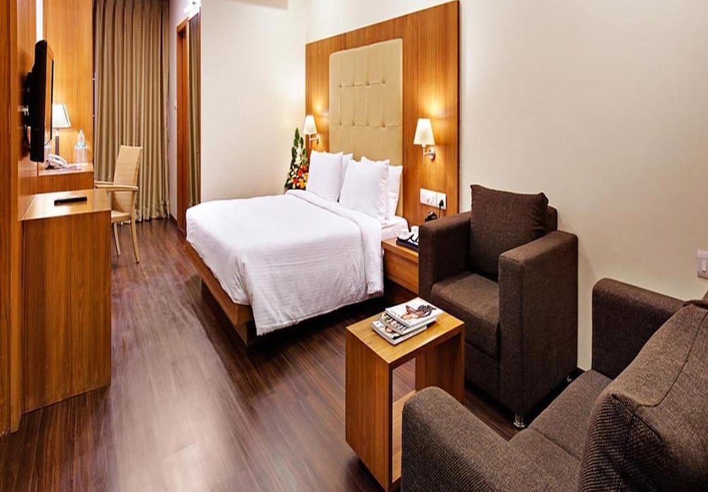 Hotel Deccan Pavilion Pune 12/26