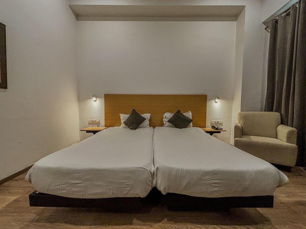 DELUXE, DOUBLE BED