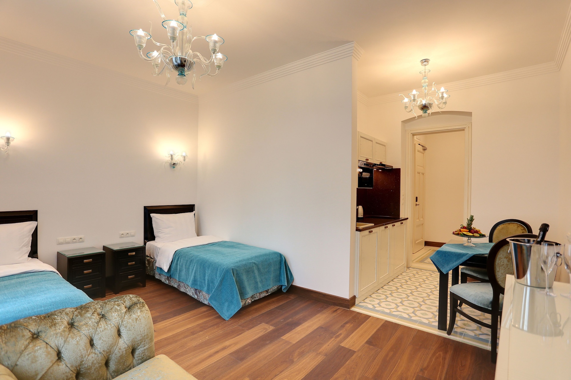COMFORT, DOUBLE OR TWIN BED, KITCHENETTE