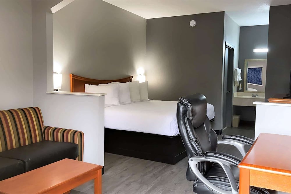 Days Inn by Wyndham North Little Rock/ Maumelle 36/56