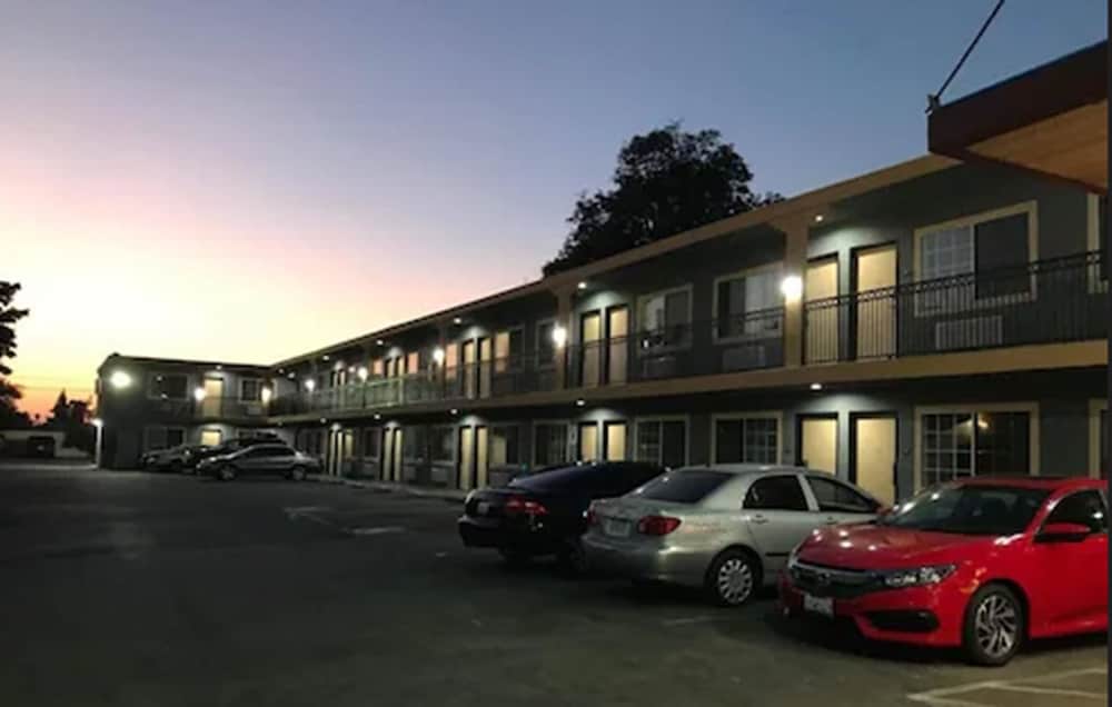 American Inn Suites Lax Airport 60/64