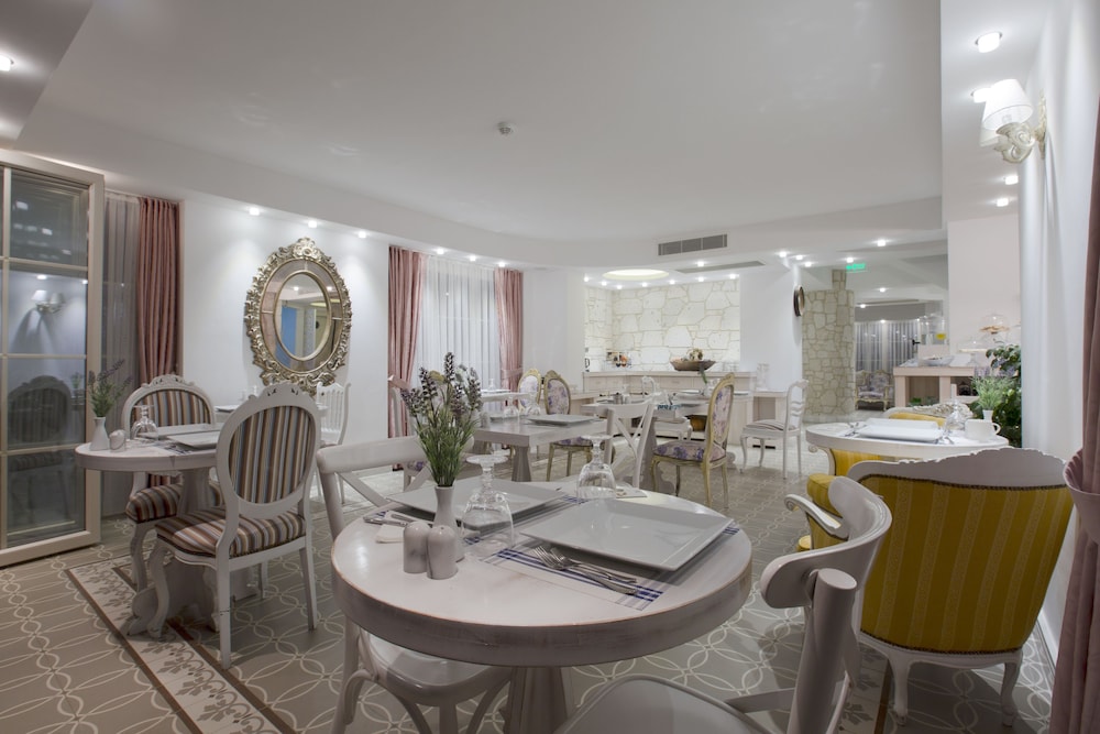 Cella Boutique Hotel 38/44