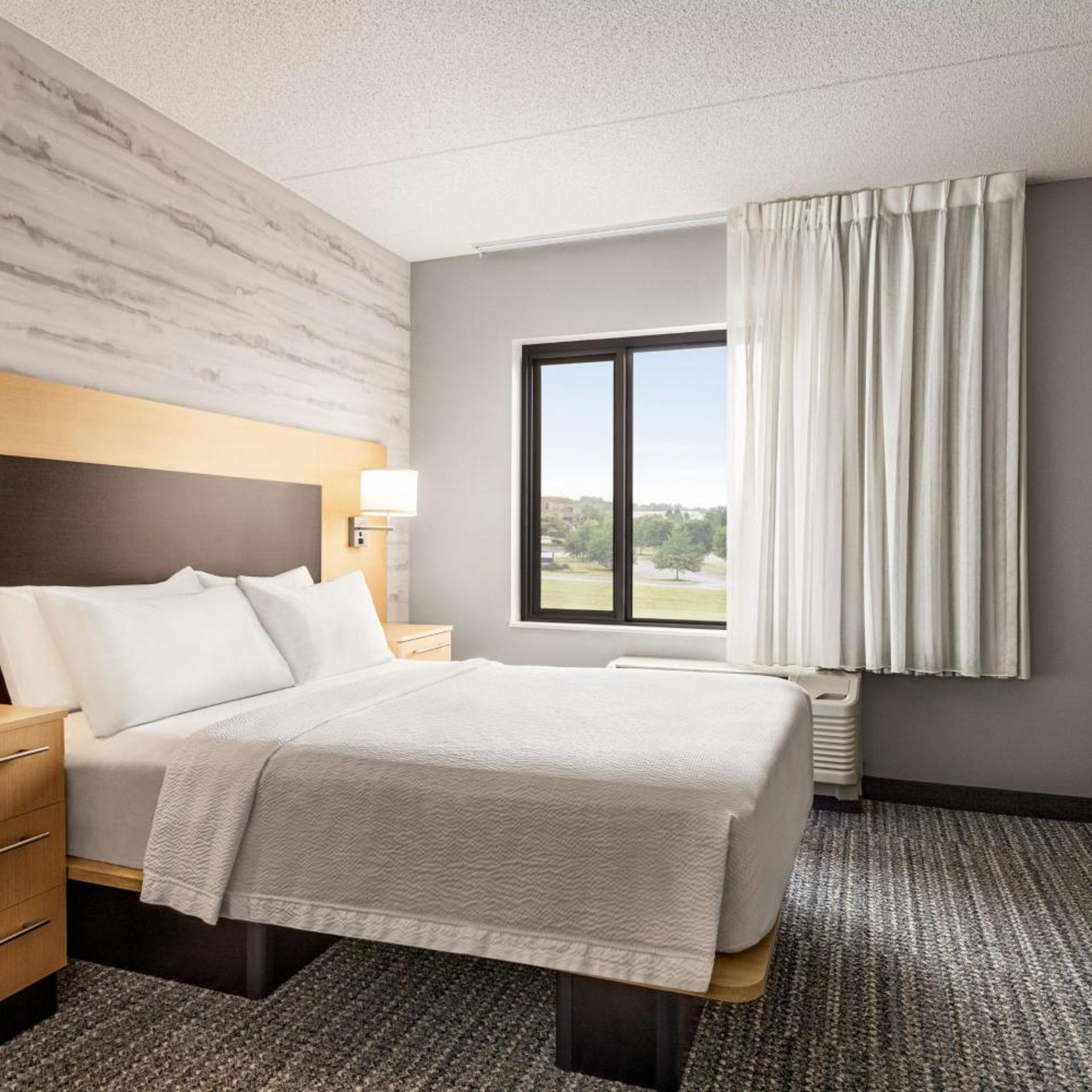 Suite, Queen Bed, Sofa, Towneplace Suites By Marriott Harrisburg West Mechanicsburg 2/4