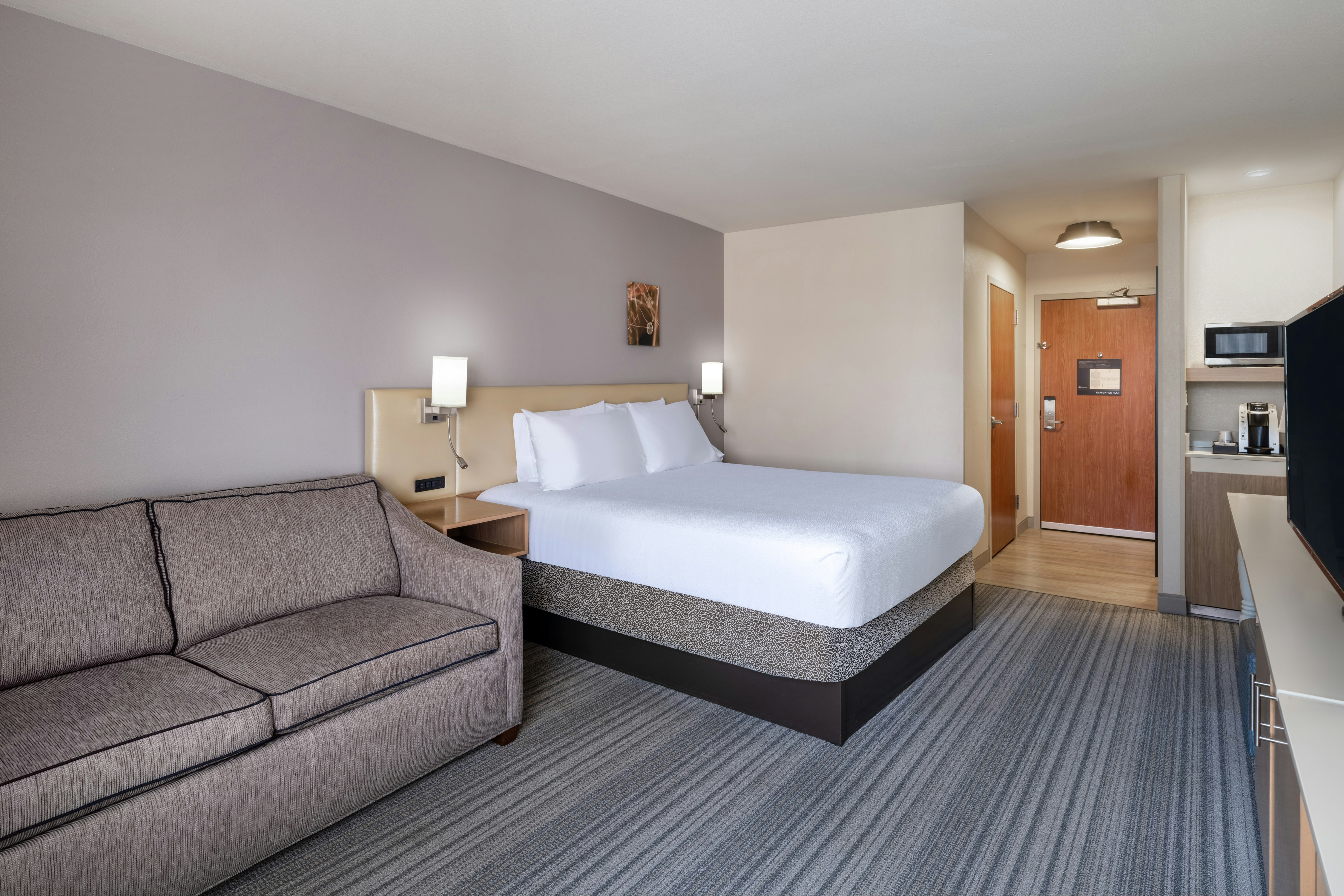 ROOM, KING BED, SOFA